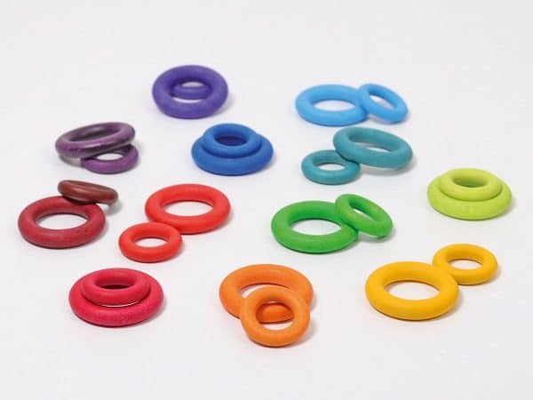 24 Anneaux de construction arc-en-ciel en bois - Grimm’s