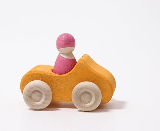 Voiture orange et son personnage rose - Grimm's