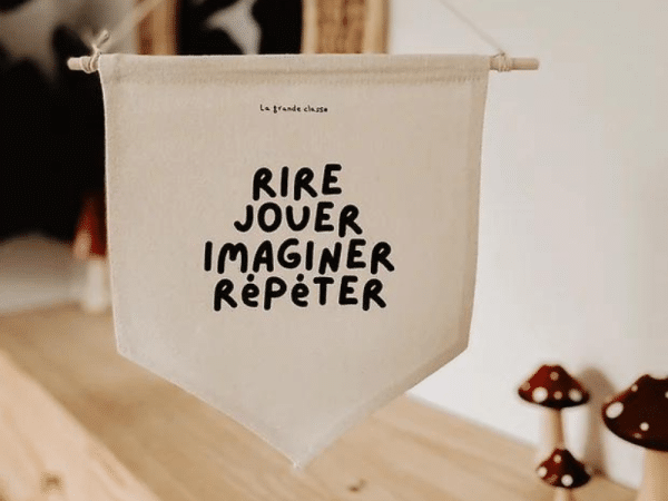 Bannière fanion "Rire, jouer, imaginer, répéter" - La grande classe