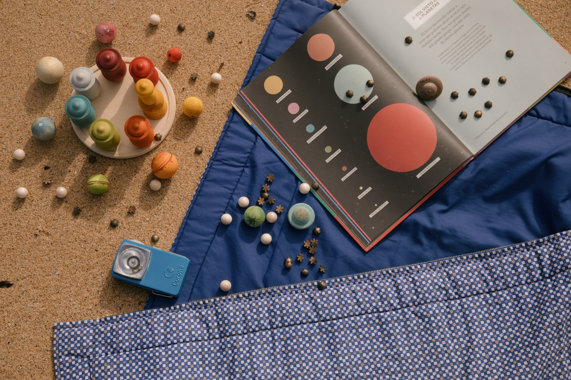 Calendrier hebdomadaire coloré en bois - 7 lunes - Grapat