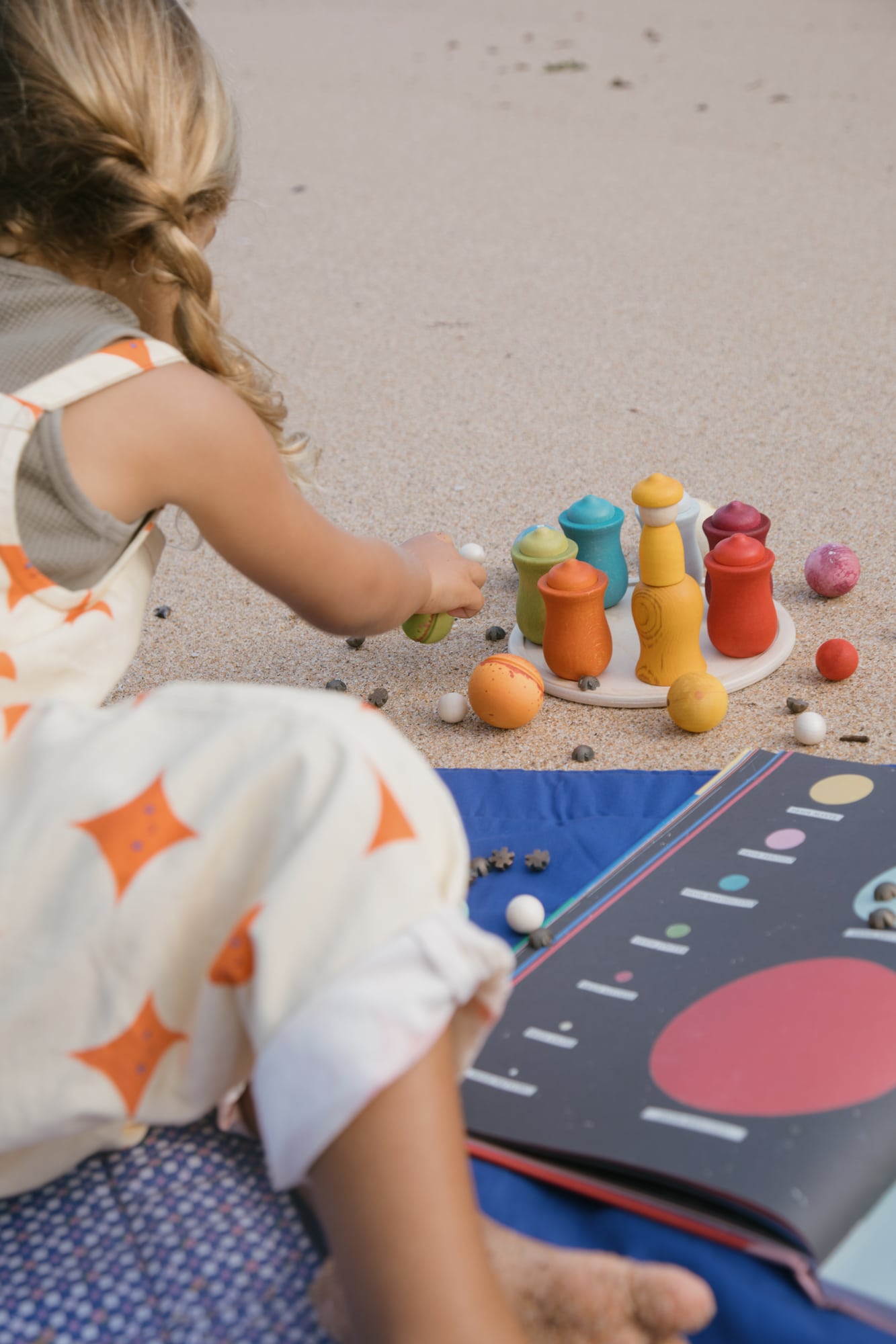 Calendrier hebdomadaire coloré en bois - 7 lunes - Grapat
